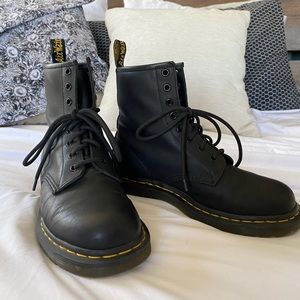 Black Classic Dr. Martens